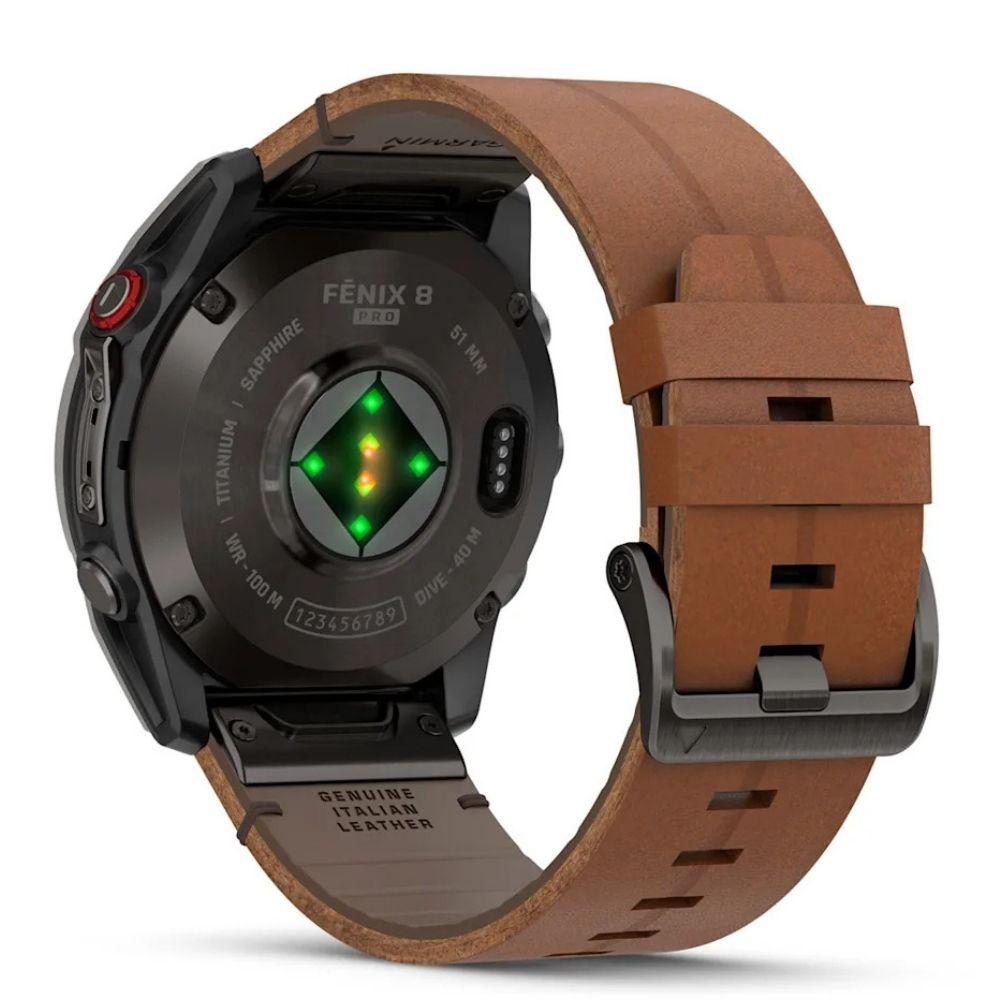 Garmin fenix 8 X PRO - 51 mm, AMOLED Sapphire, 010-03199-40 con cinturino in silicone e pelle marrone