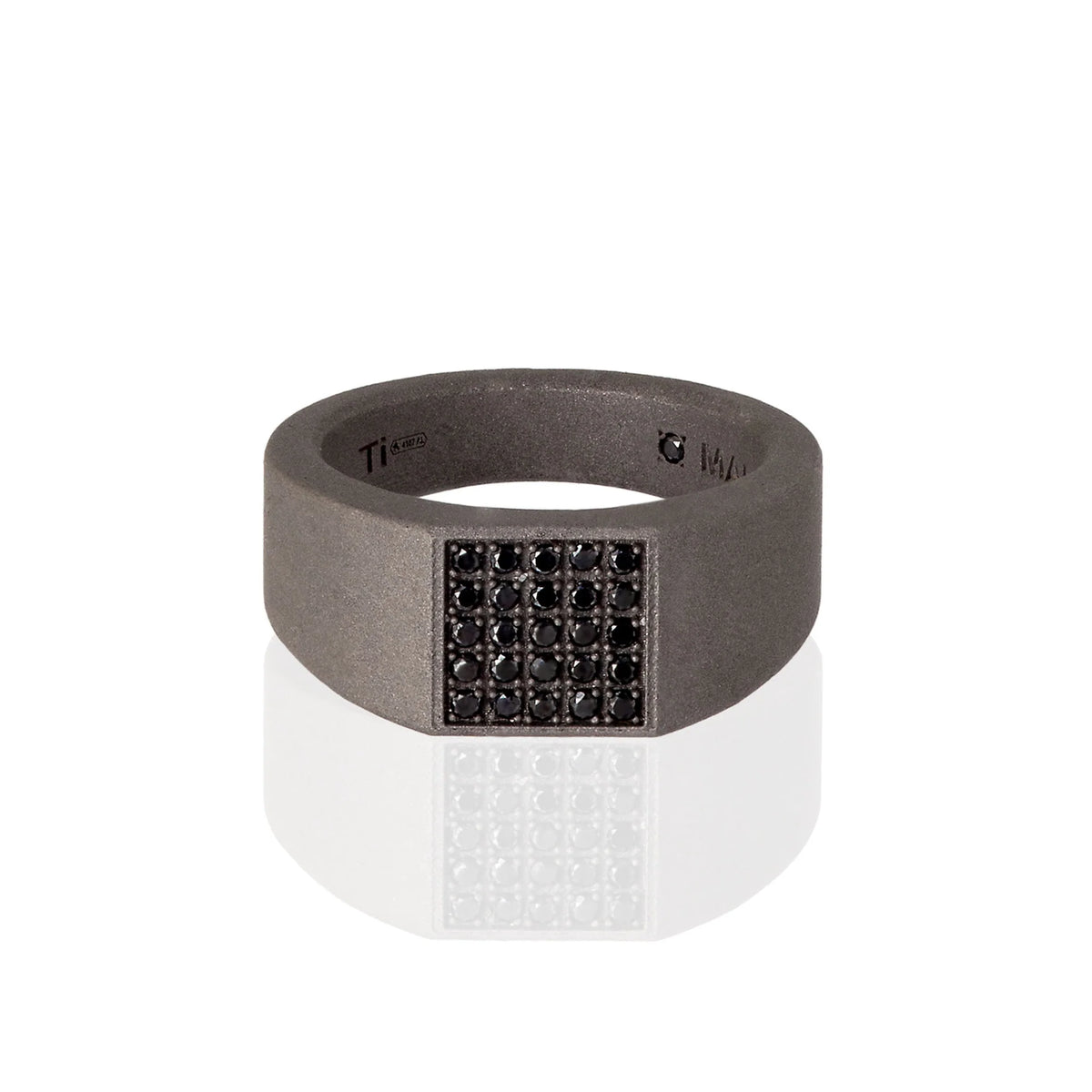 Mano J Anello Titanio Sabbiato con Diamanti Black misura 20