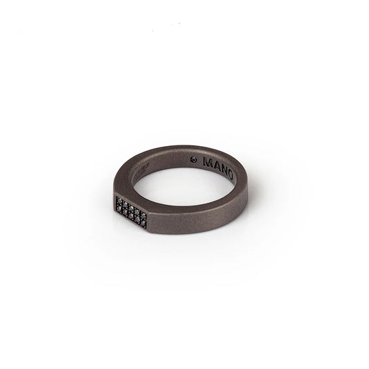 Mano J Anello Titanio Sabbiato con Diamanti Black misura 20