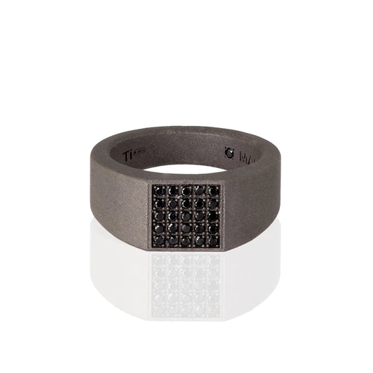 Mano J Anello Titanio Sabbiato con Diamanti Black misura 20